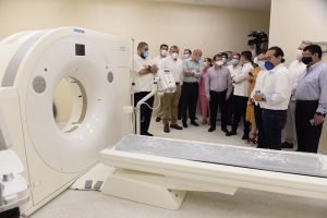 El director general del ISSSTE y el entonces gobernador efectuaron un recorrido por las modernas instalaciones médicas del nuevo Hospital del ISSSTE en la ranchería Coronel Traconis