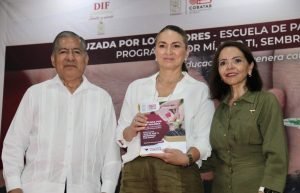 El director gral del Cobatab, Erasmo Martinez y la esposa del gobernador Carlos Merino, habían inaugurado por la mañana inauguraron la “Gran Cruzada por los Valores COBATAB 2023”.