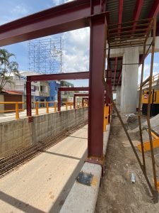 El “parche” con el que se pretende que funcione el Distribuidor Vial, se construye sobre los muros del puente deprimido, se ignora si resistirá el peso y la vibración.