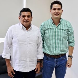 El nuevo coordinador del Instituto de Protección Civil de Tabasco, con el gobernador Javier May Rodríguez.